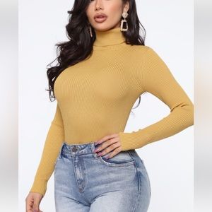 Fashion nova Tara turtle neck sweater mustard size medium